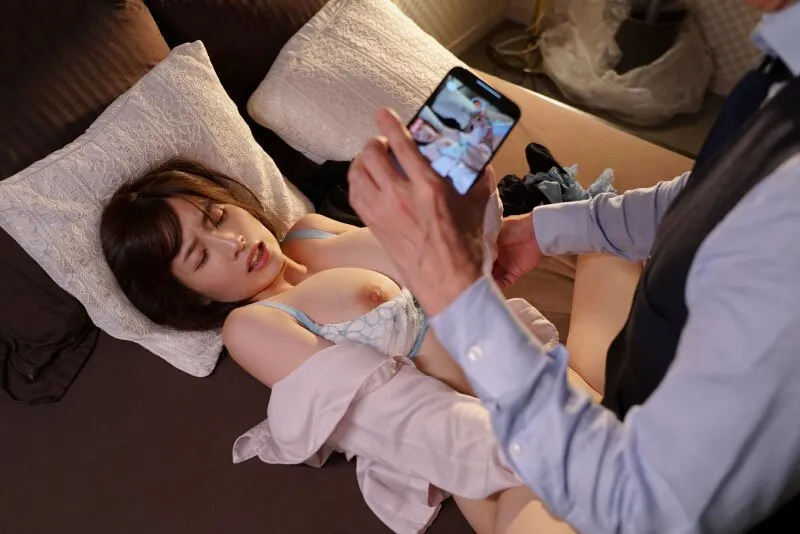 Quản lý chuốc thuốc em thư ký bắt phang cả đêm khi đi bàn việc làm ăn xa